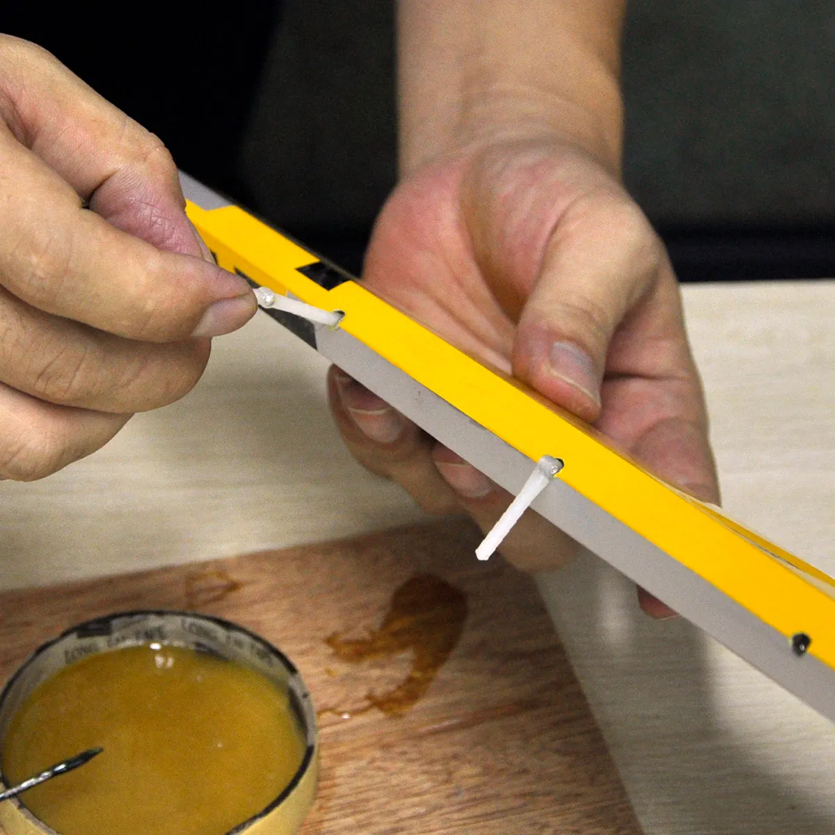 Rc用プラスチックピンヒンジ,直径2.5mm,4.5mm,1 - Model Airplane Plastic のレビューと価格