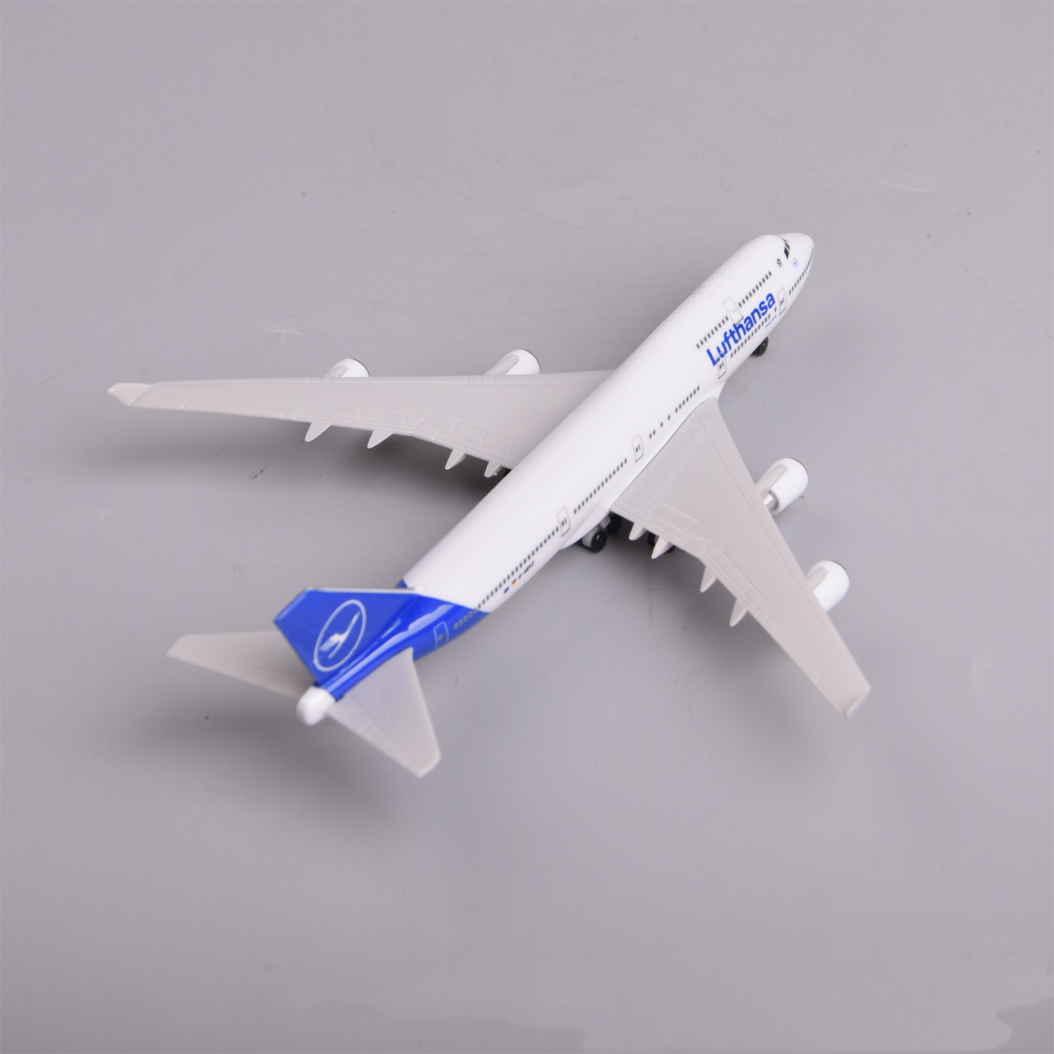 スケール航空機 20cm 747 飛行機模型 ルフトハンザ  - Model Airplane Plastic のレビューと価格